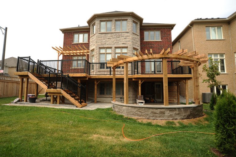 Cedar high deck and Half-round Pergola
