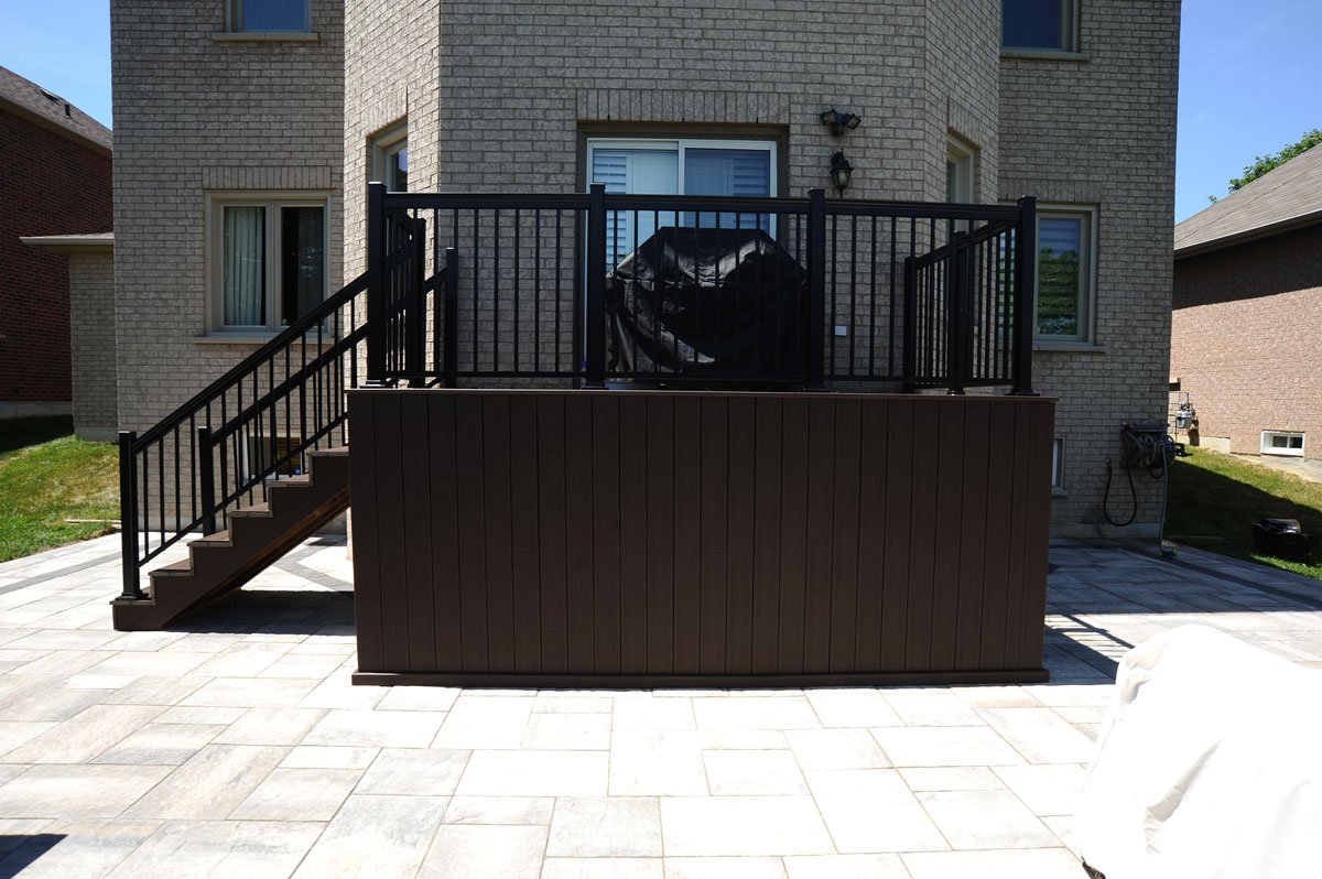 Composite Deck with Aluminum Railings