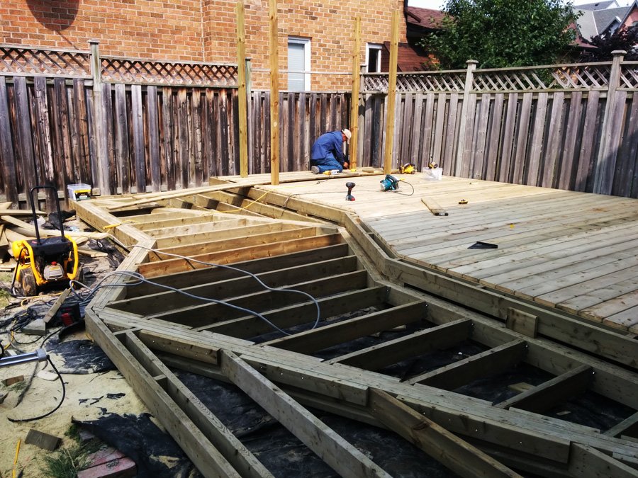 Low profile deck with different decking direction