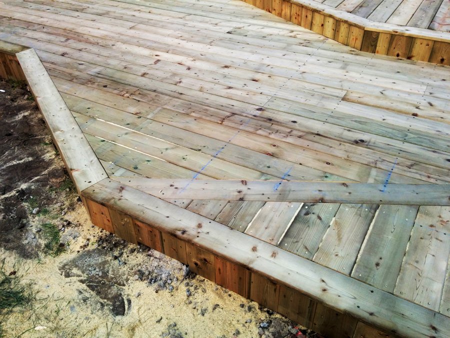 Low profile deck with different decking direction