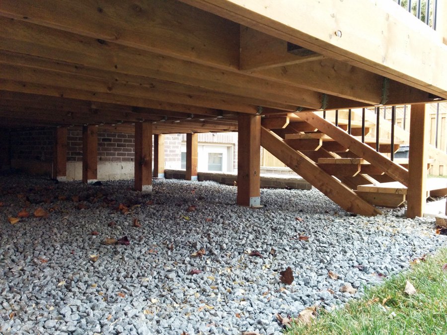 Medium height deck with exposed posts