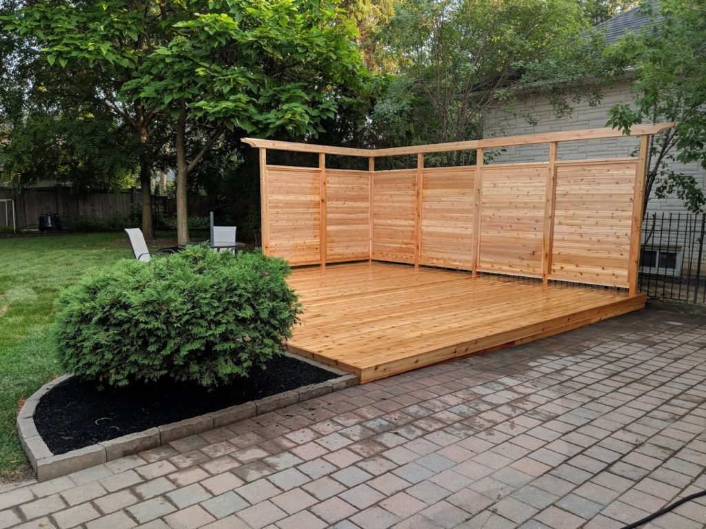 Ground Level deck with Privacy Screen