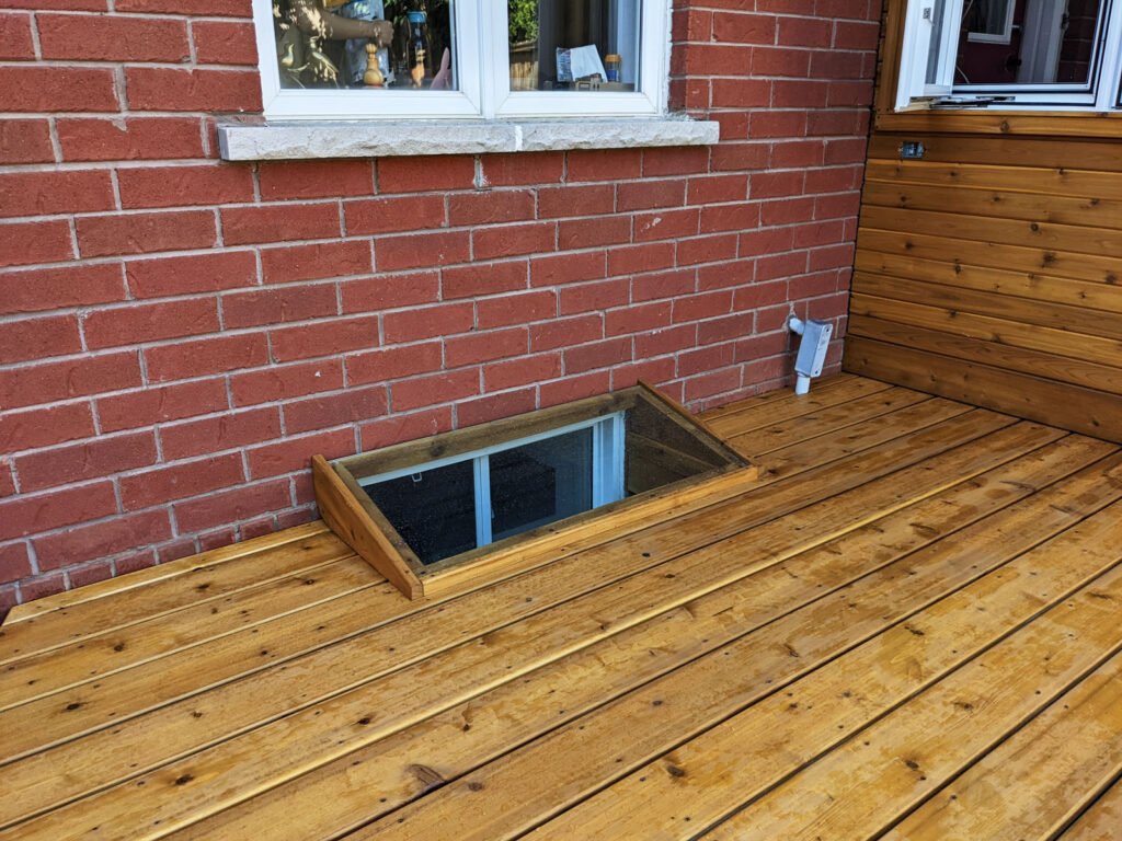 Perfect round deck with sunroom on it