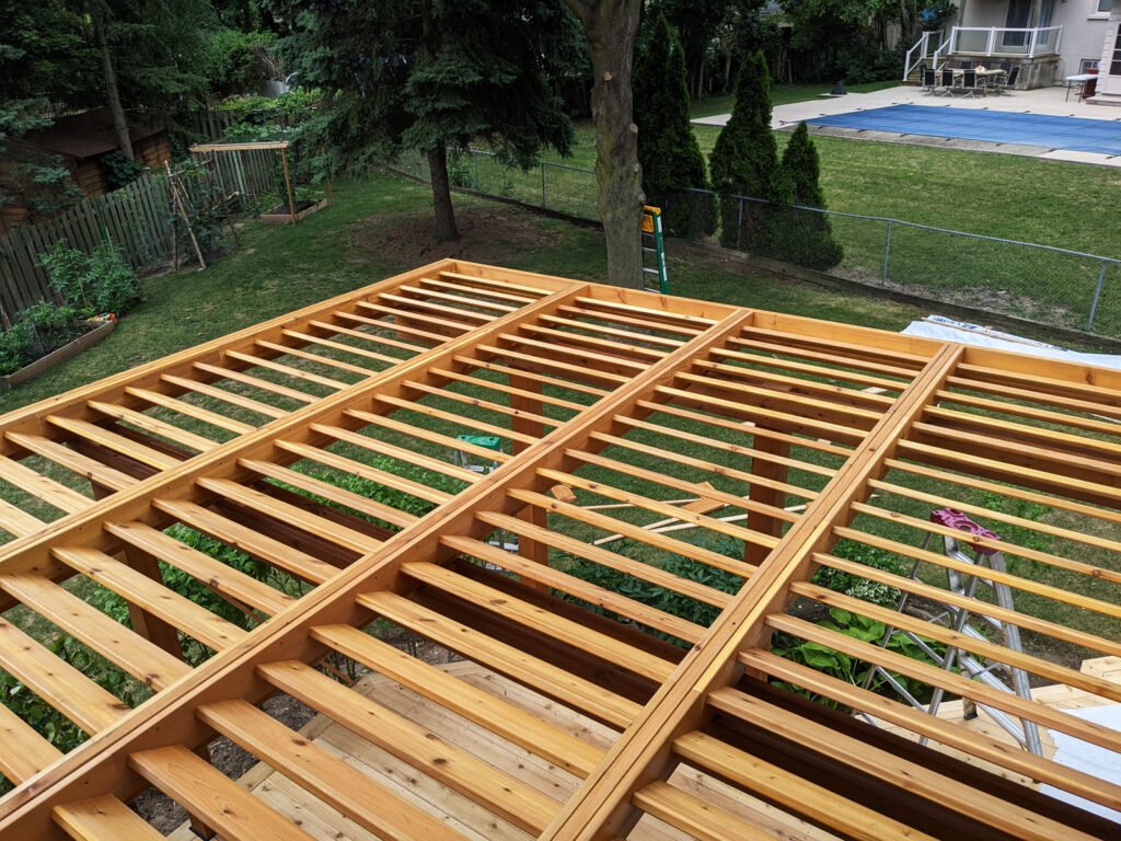 Low level cedar deck with louver pergola