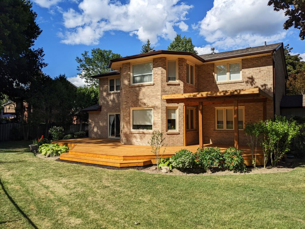 Low level cedar deck with louver pergola